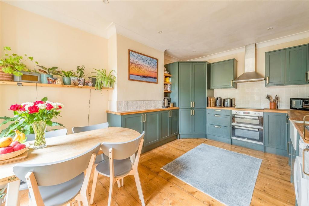 Property photo 3 of 17 38 Rutland Gardens-3.Jpg