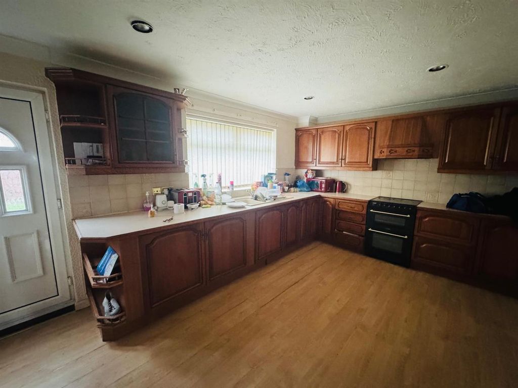 Property photo 3 of 4 Kitchen