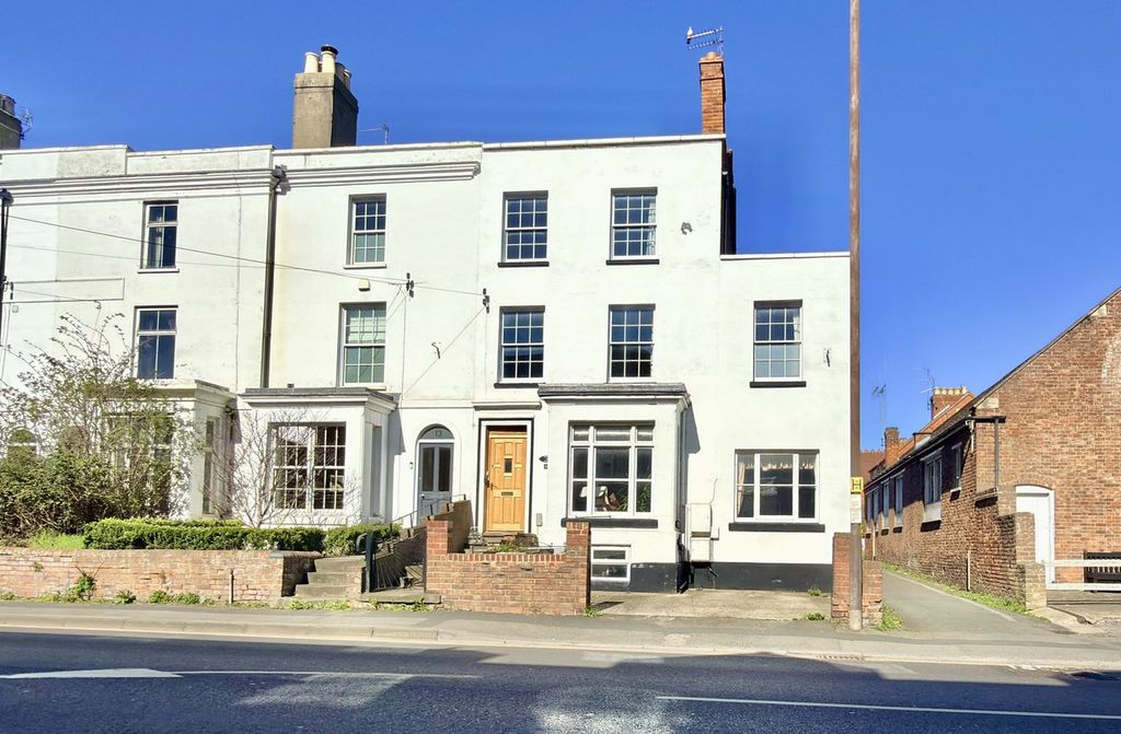 Property photo 2 of 18