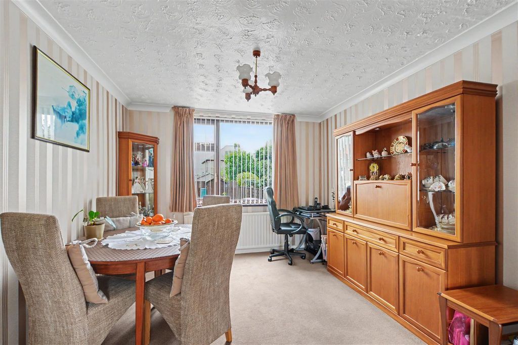 Property photo 3 of 24 Dining Area