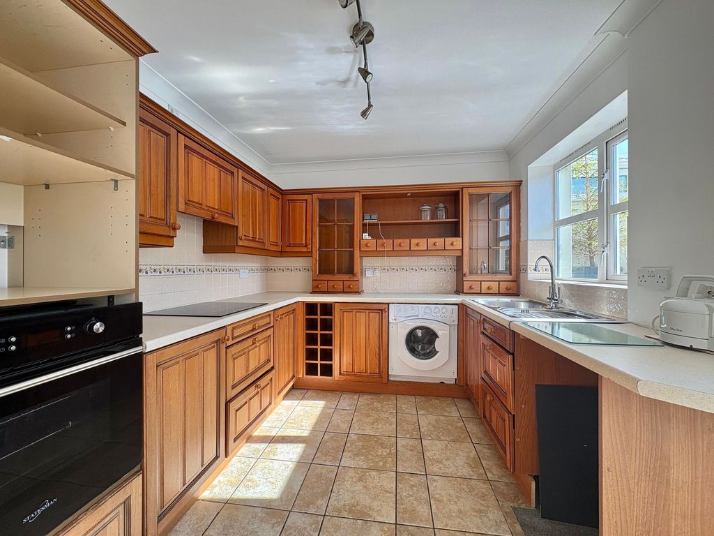 Property photo 2 of 16