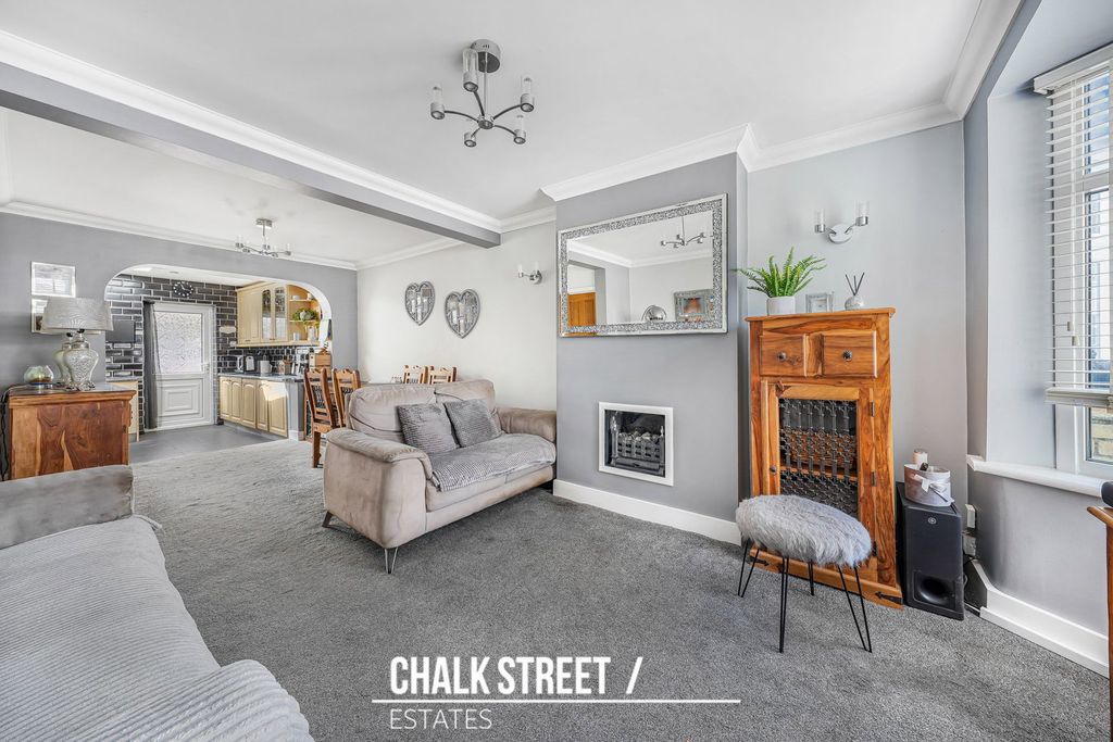 Property photo 2 of 34