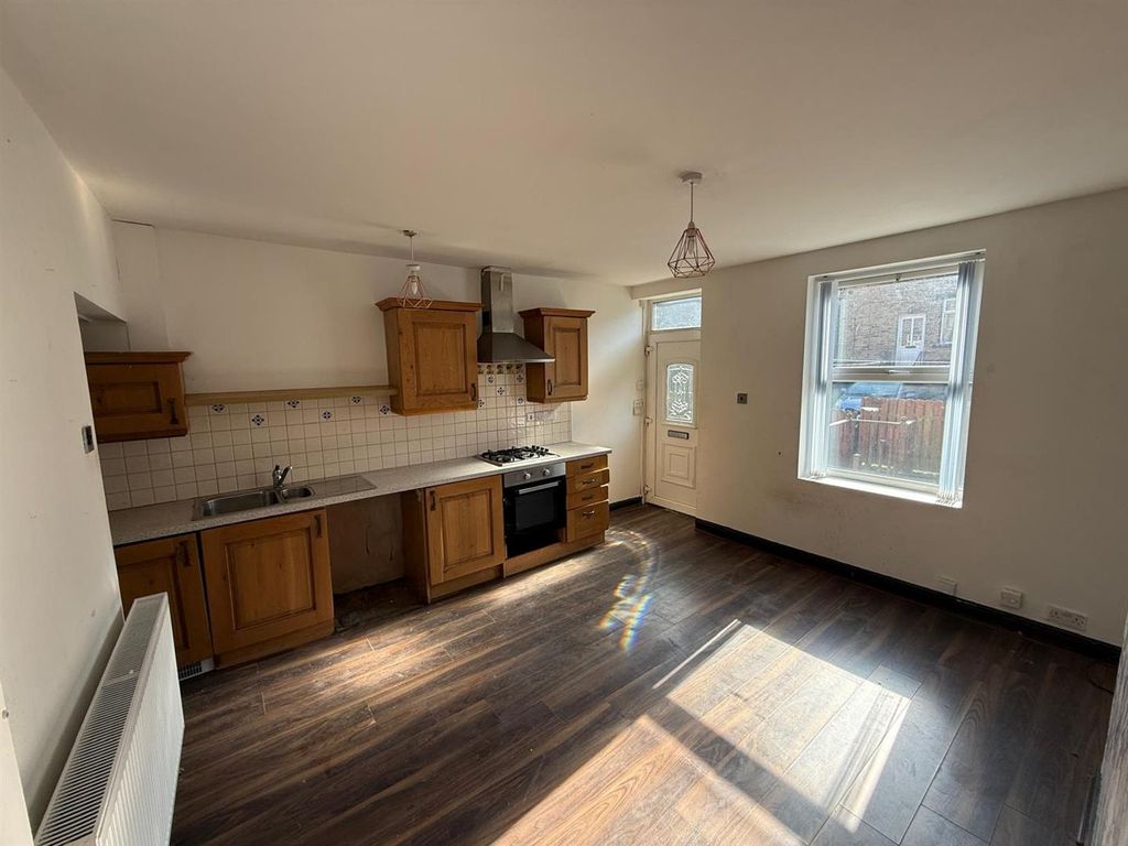 Property photo 3 of 9 Angle 2