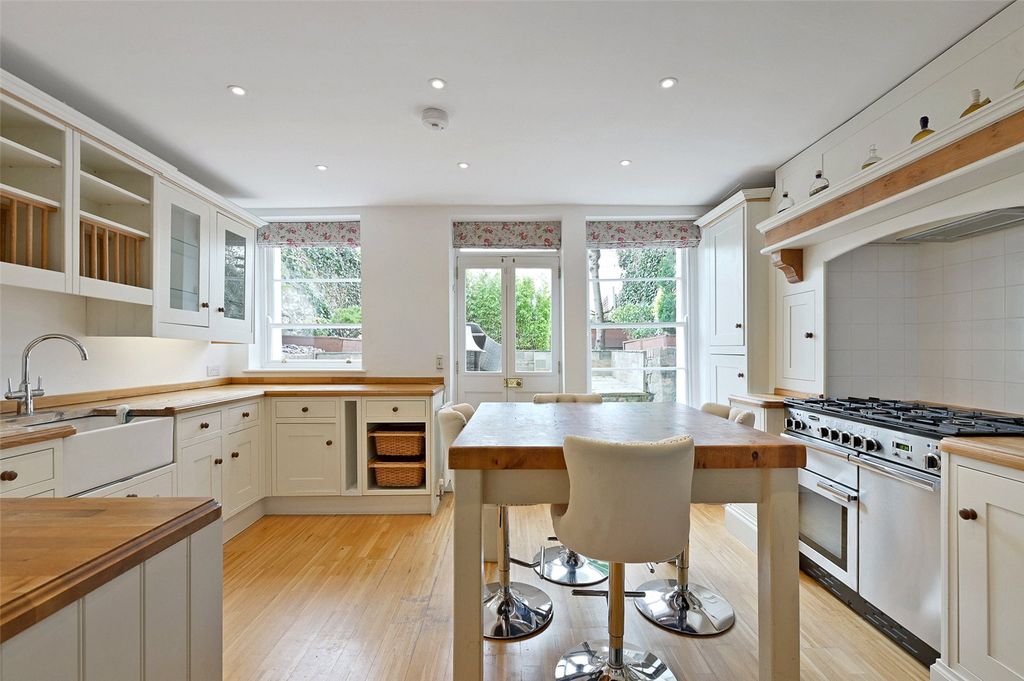 Property photo 2 of 15 Picture No. 13