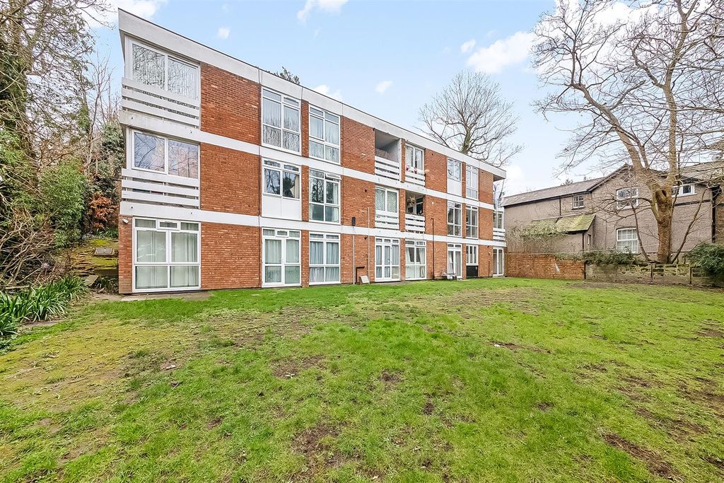 Property photo 1 of 18 External