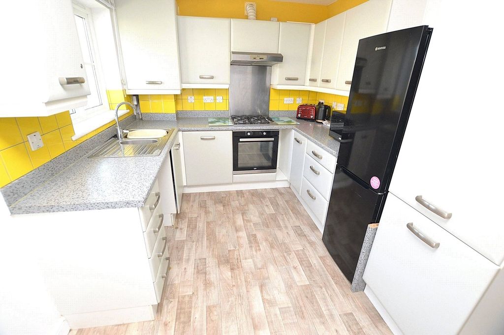 Property photo 2 of 9 Kitchen