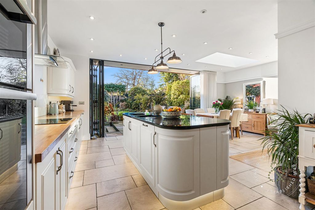 Property photo 2 of 52 West Rise, Hern Crabtree (7).Jpg