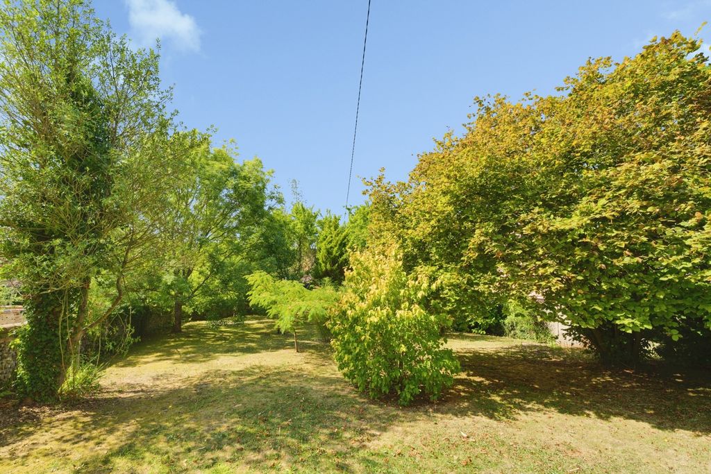 Property photo 3 of 23 Garden
