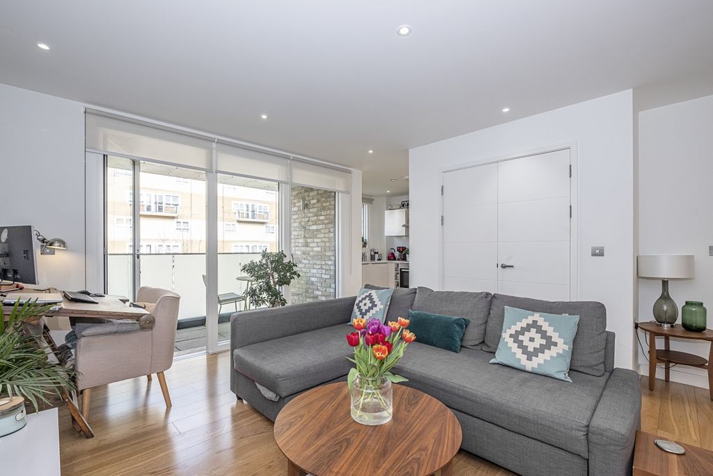 Property photo 1 of 18