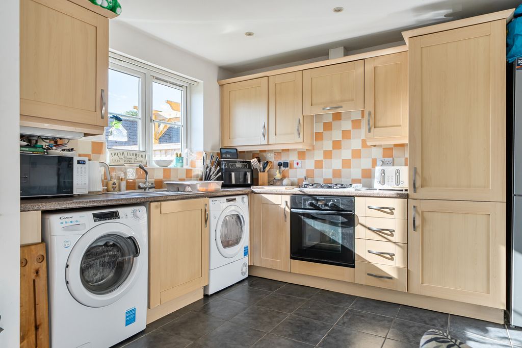 Property photo 3 of 20 Kitchen