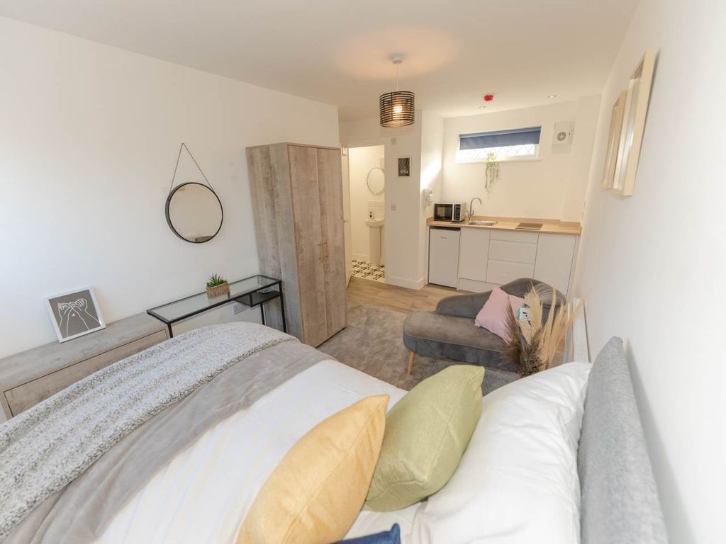 Property photo 3 of 4 Studio