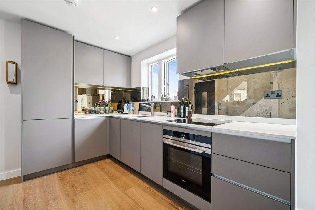 Property photo 3 of 14 Kitchen