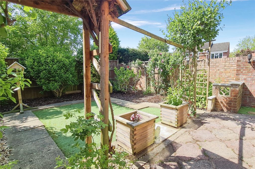 Property photo 2 of 17 Garden