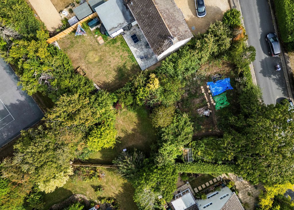 Property photo 1 of 3