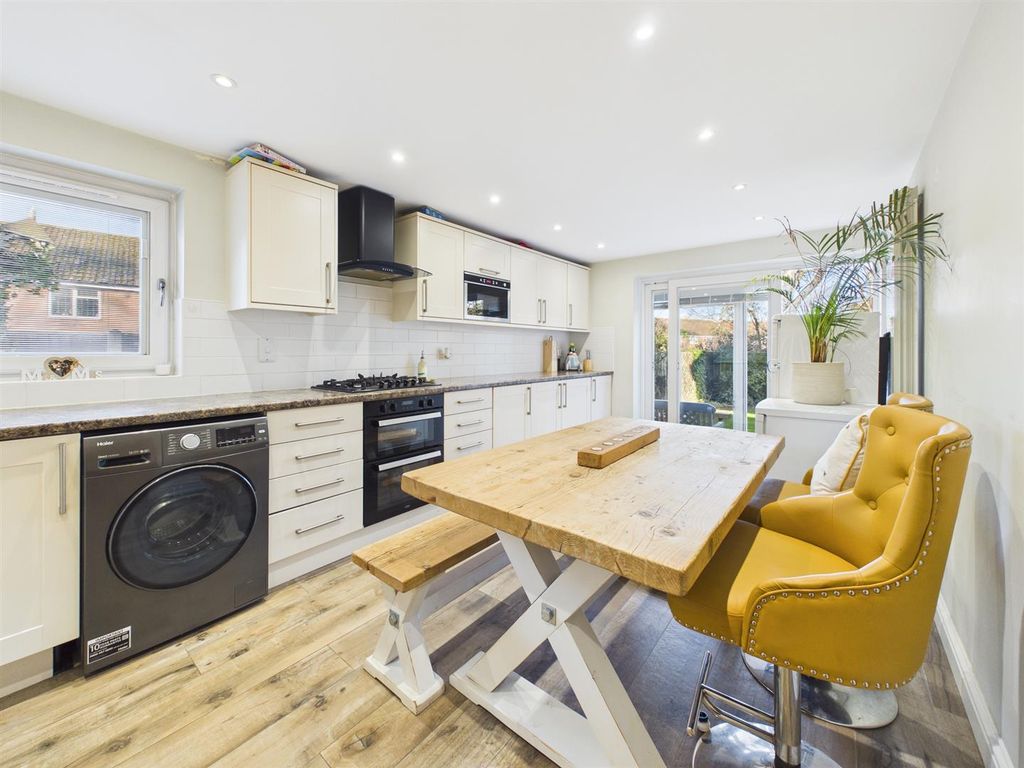 Property photo 2 of 14 Cam05510G0-Pr0153-Still009.Jpg