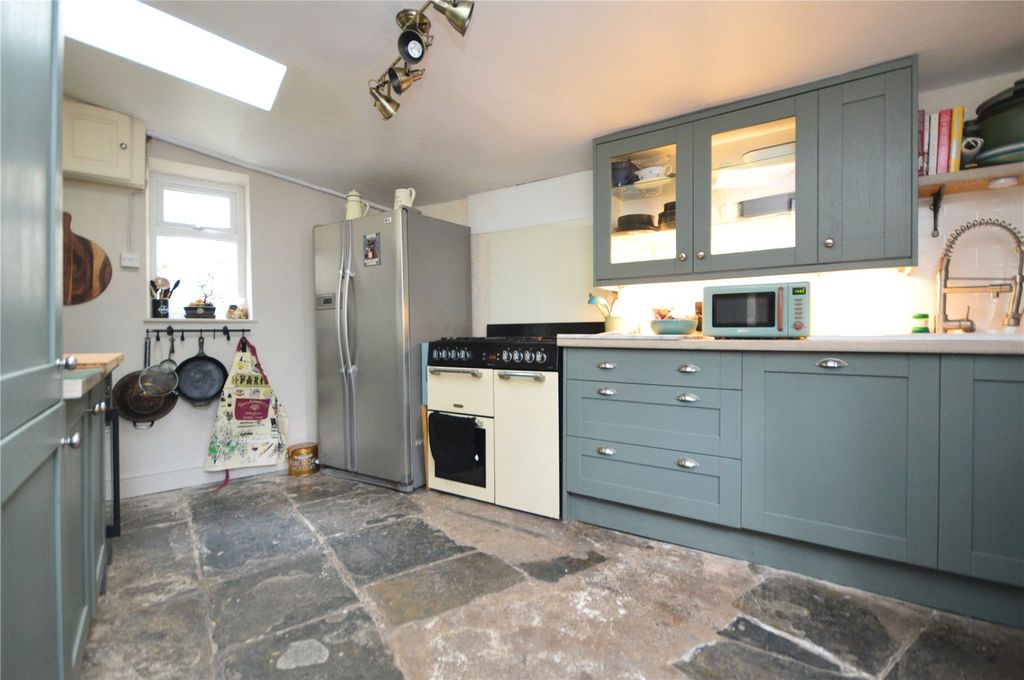 Property photo 2 of 18 Kitchen