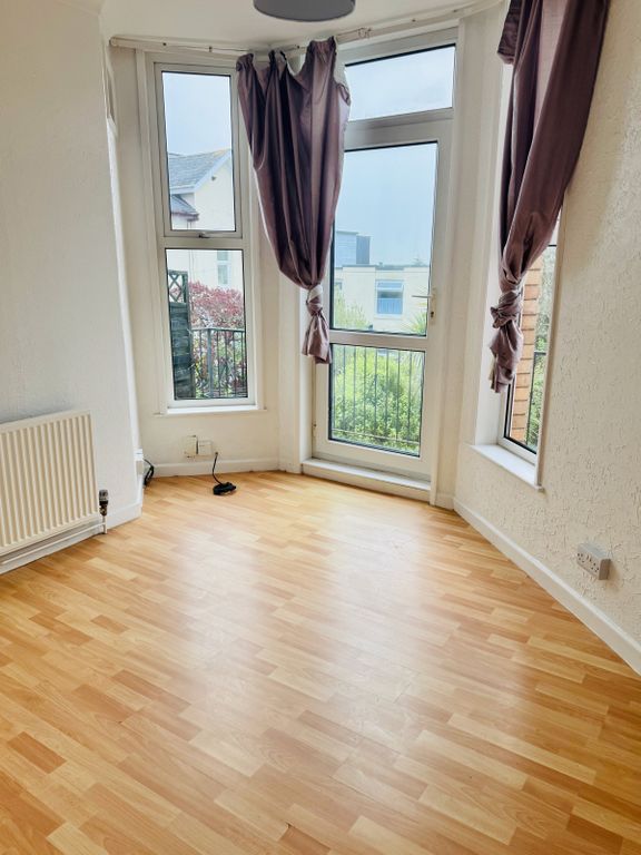 Property photo 3 of 11 Gallery