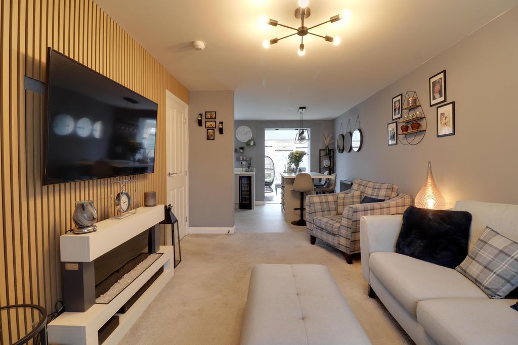 Property photo 2 of 30 Lounge