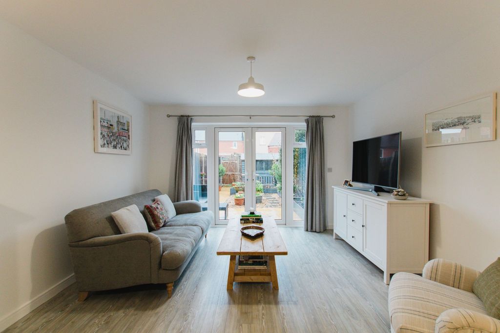 Property photo 3 of 22