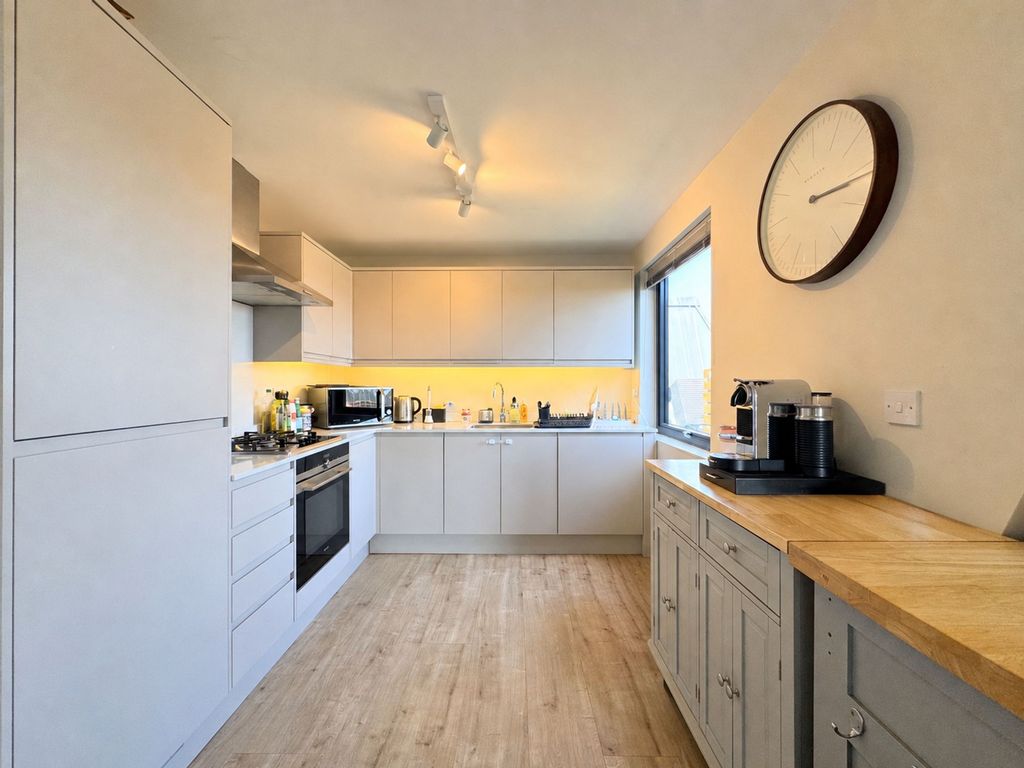 Property photo 2 of 14 Kitchen