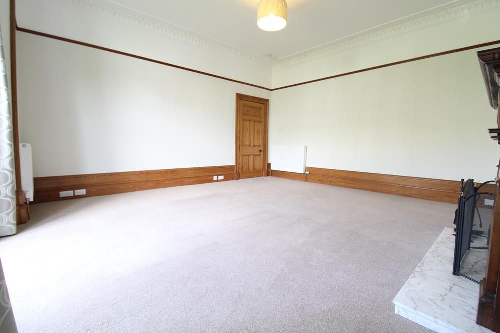 Property photo 3 of 19 Lounge Alt