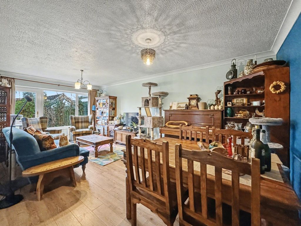 Property photo 3 of 27