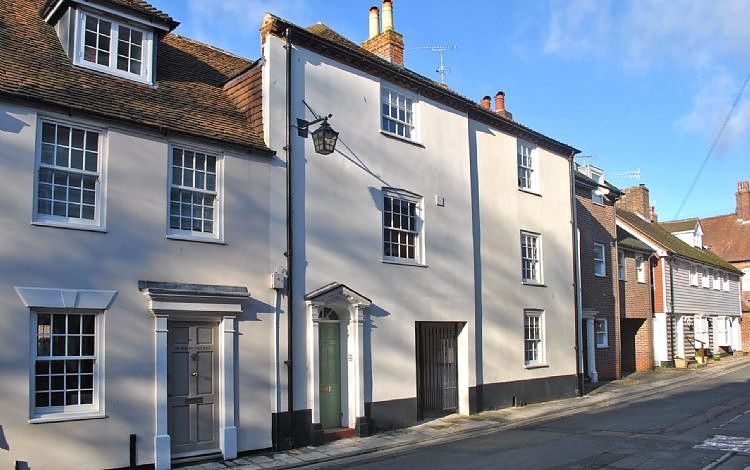 Property photo 1 of 9 Front House To Rent In Chichester (Main)