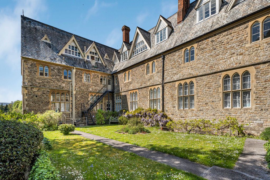 Property photo 1 of 21 Devon House