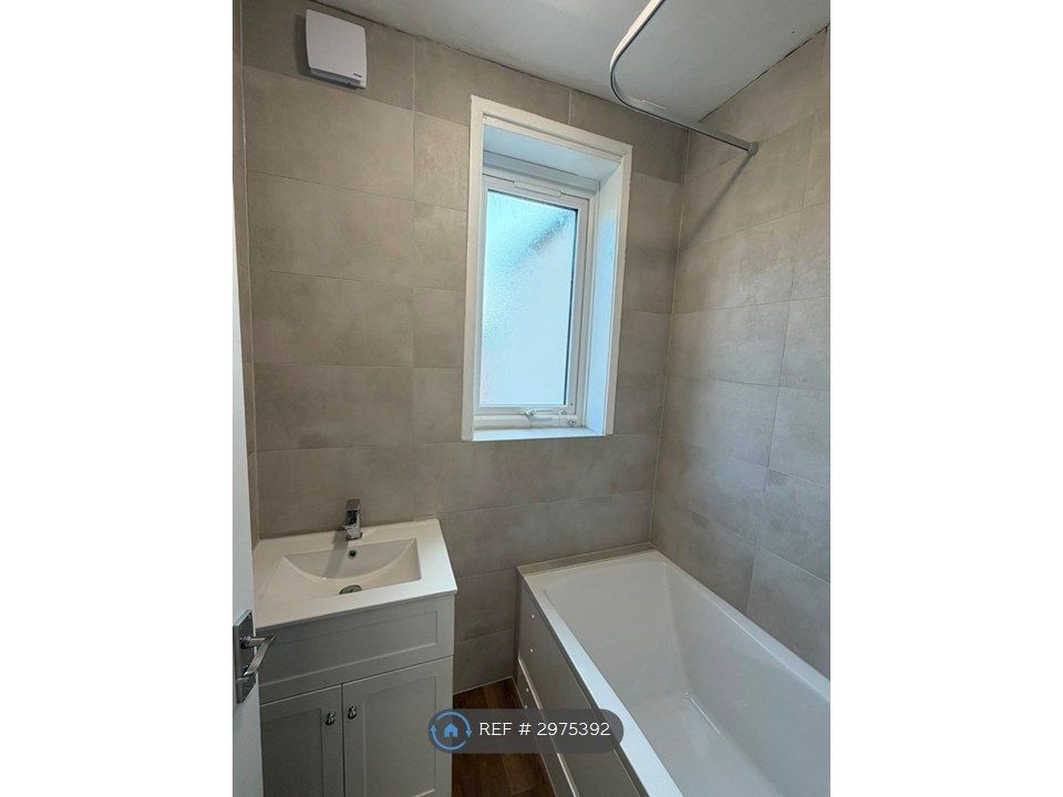 Property photo 3 of 28
