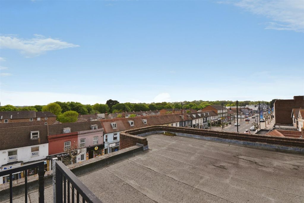 Property photo 3 of 14 Roof Top Views.Jpg