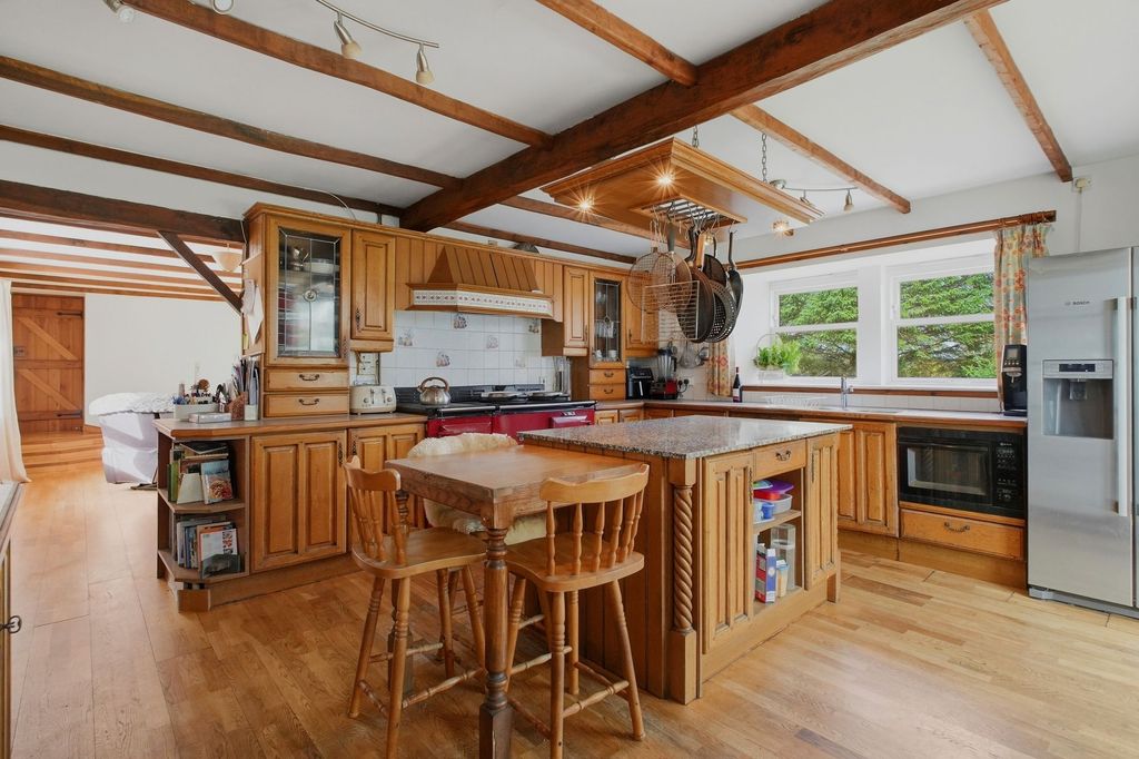 Property photo 3 of 32