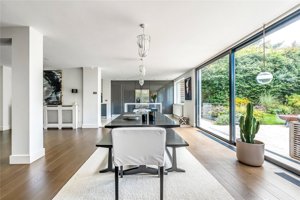 Property photo 3 of 18 Dining Area