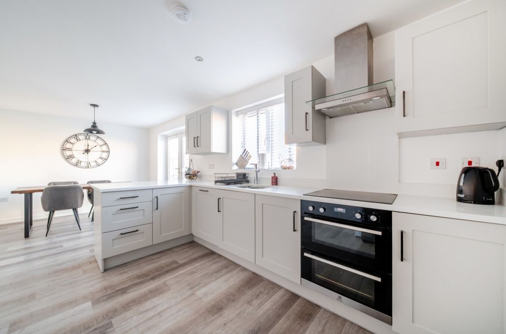 Property photo 3 of 24 1385040-6-6925A890Ba3B2