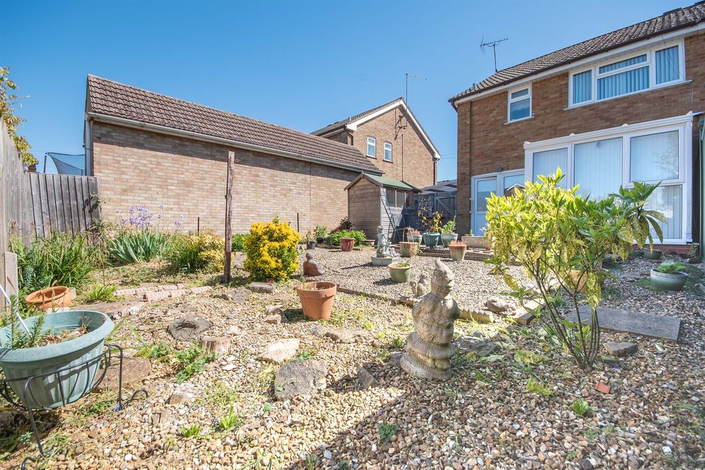 Property photo 2 of 9