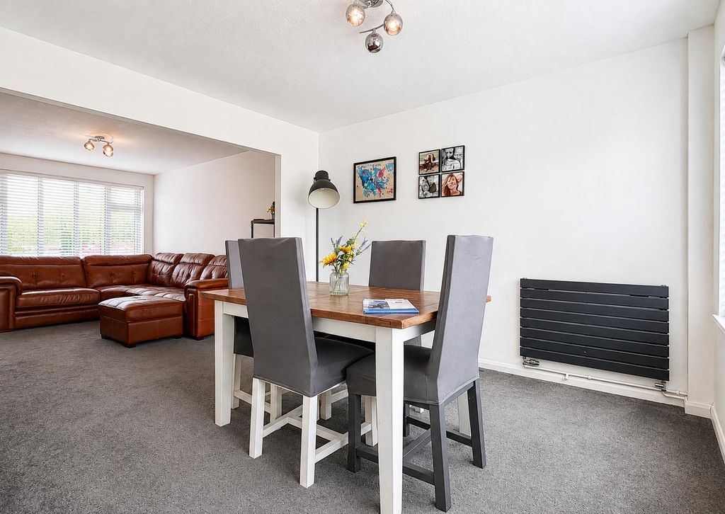 Property photo 3 of 28 9A825Eee-4540-47Cf-9278-6F91Fa430E68.Png