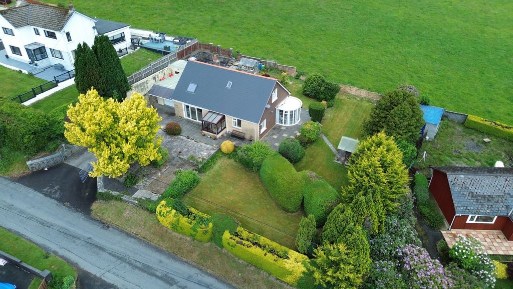 Property photo 2 of 23
