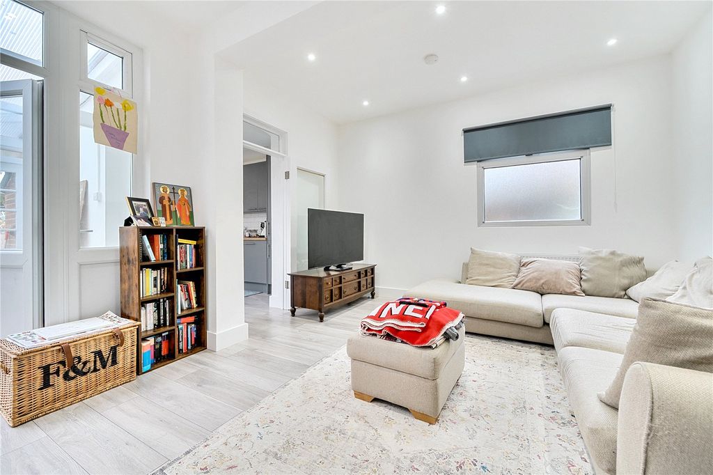 Property photo 3 of 19 Picture No. 14