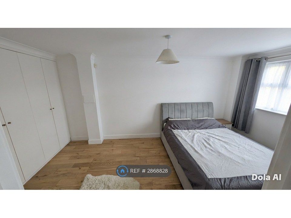 Property photo 3 of 5 Double Bedroom