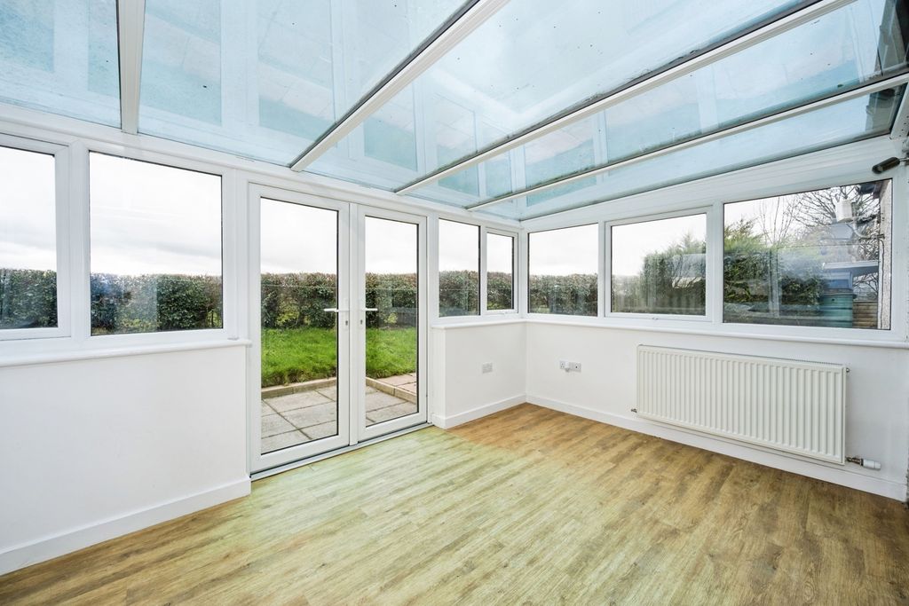 Property photo 3 of 18 Conservatory