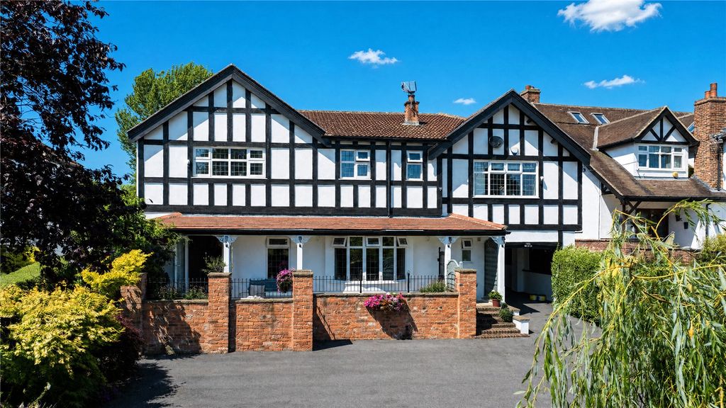 Property photo 1 of 16 External