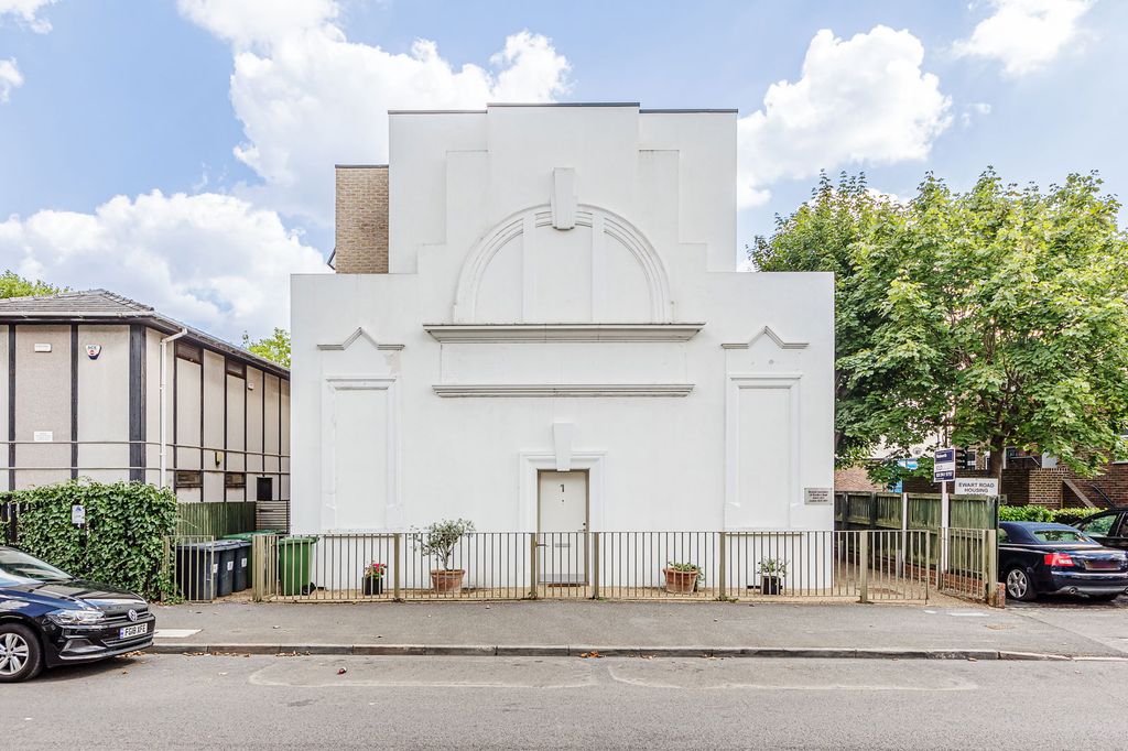 Property photo 1 of 17