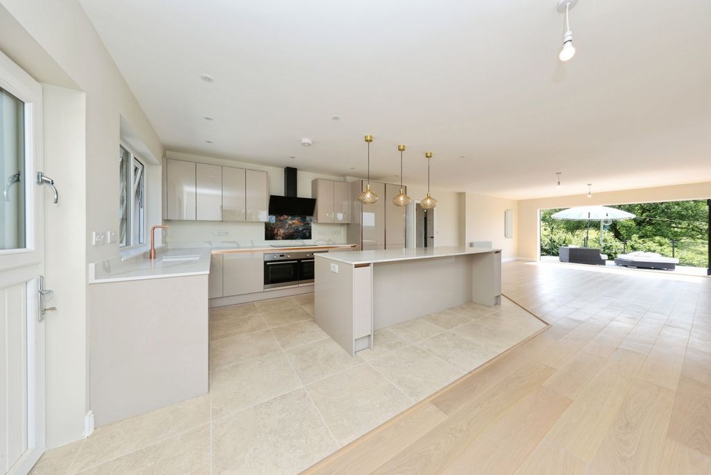 Property photo 3 of 31 Pbox-Img.Jpg