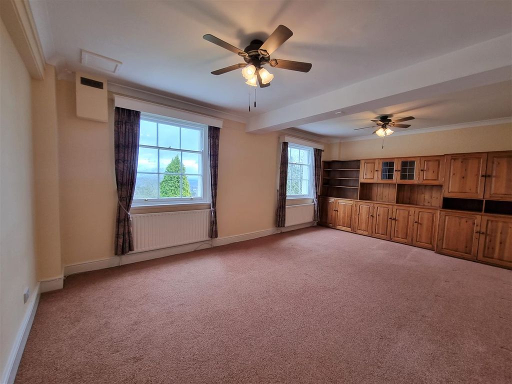 Property photo 3 of 10 Lounge.Jpg