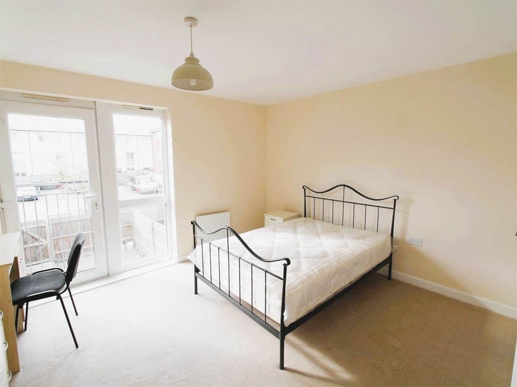 Property photo 3 of 8 65Aa Bedroom B