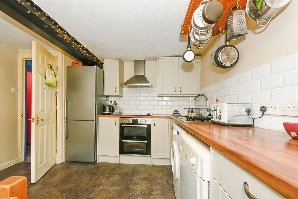 Property photo 2 of 17