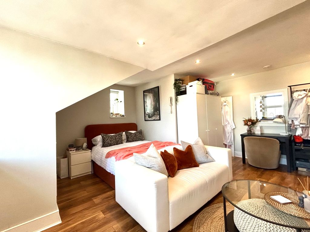 Property photo 2 of 4 Photograph