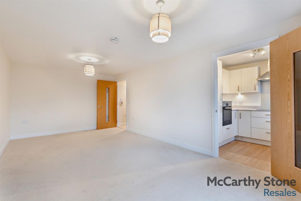 Property photo 3 of 15 8636520-Interior03-800.Jpg