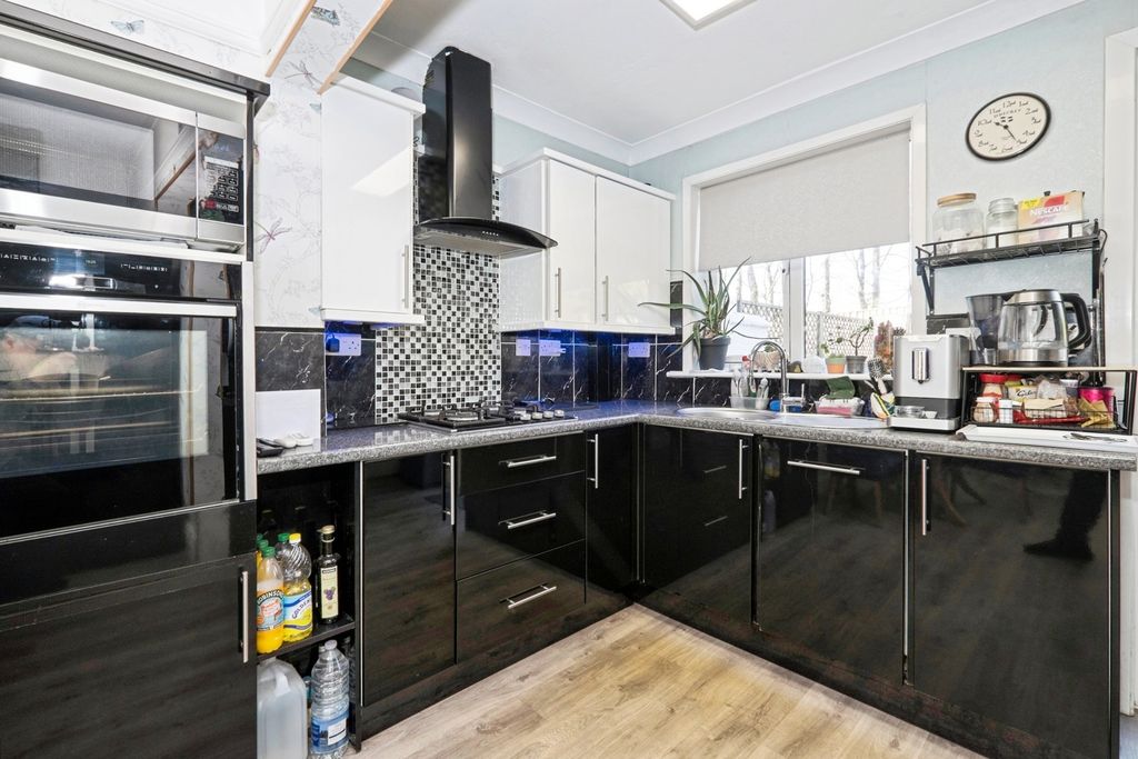 Property photo 2 of 11 Photo