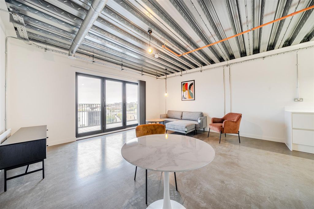 Property photo 1 of 13 1369198-11-68ee31E07c233.Jpg