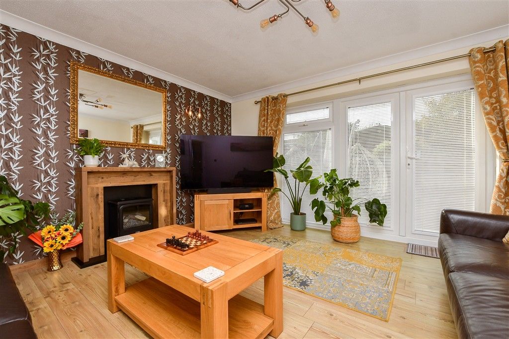 Property photo 1 of 16 Lounge